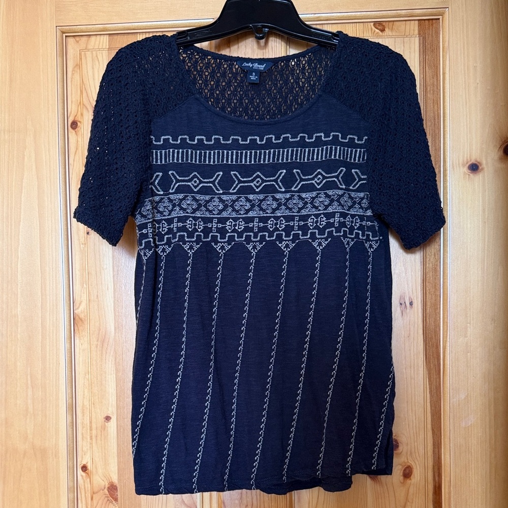 Lucky Brand Navy Crochet Sleeve Knit Top with Taupe Stitching, small